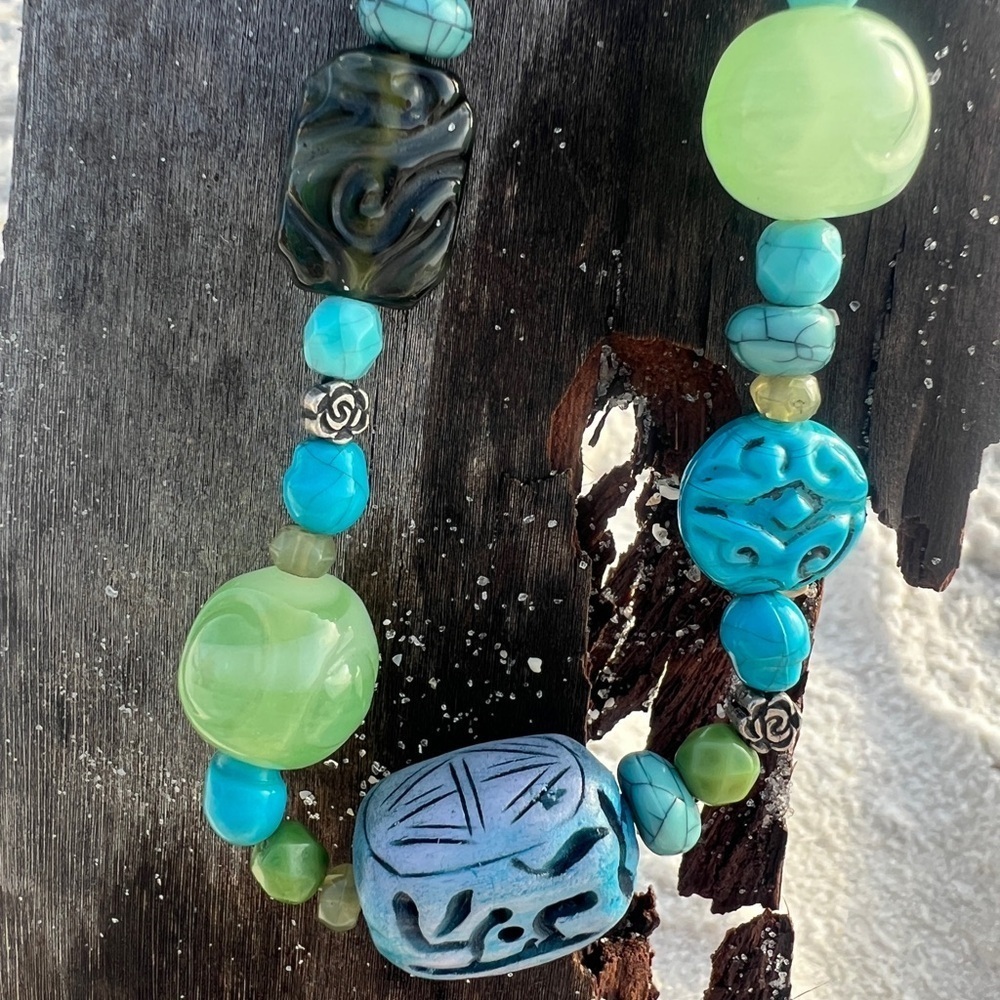 Signed Monet Carved Jade Turquoise Molded glass Necklace Vintage - Picture 12 of 16